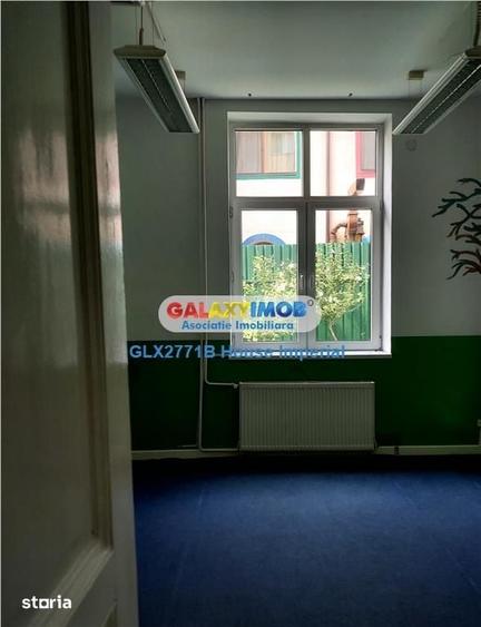 Casă cu 9 camere cu Teren 170 Mp în Vitan