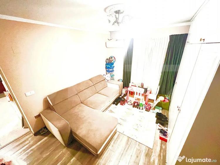 Apartament cu 4 camere decomandat în Central