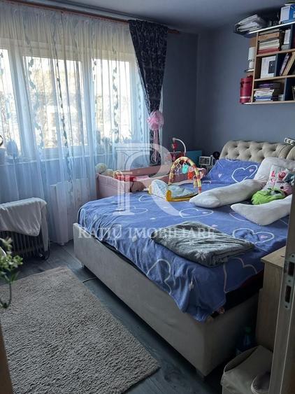 Apartament cu 3 camere semidecomandat, mobilat în Rogerius