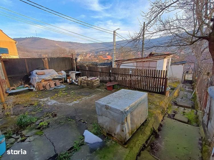 Casa generoasa cu 4 camere / str. Pomilor