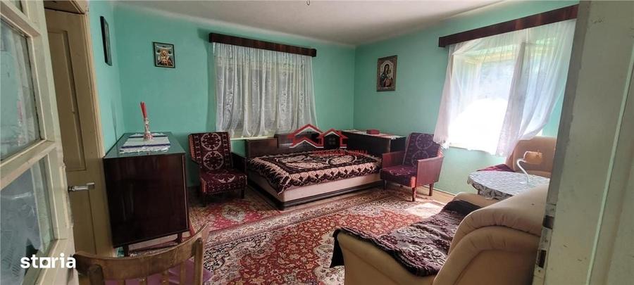 Casă cu 4 camere în Deal