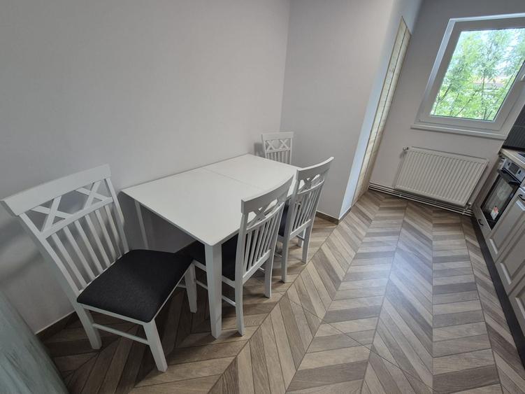 Apartament cu 3 camere în Calea Dumbrăvii