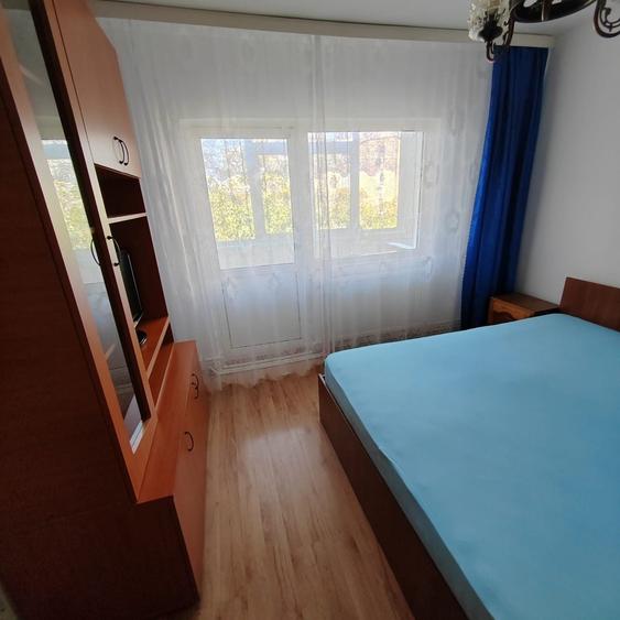 Apartament cu 3 camere decomandat în Casa de Cultură