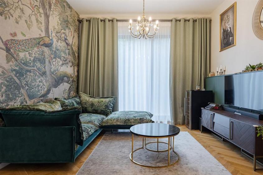 Apartament cu 3 camere semidecomandat în Central