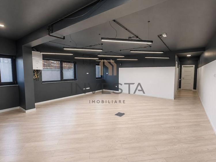 Casă individuală cu 14 camere cu Canalizare în Zorilor
