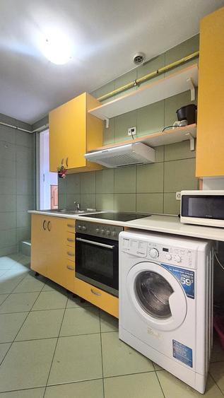 Apartament cu 3 camere nedecomandat, mobilat în Răcădău