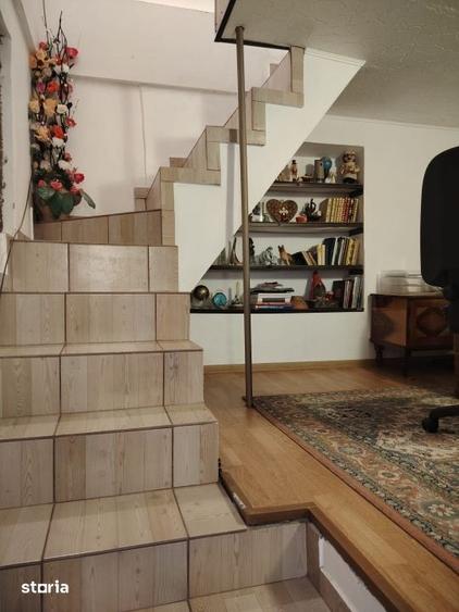 Casă cu 5 camere cu Teren 50 Mp în Siloz