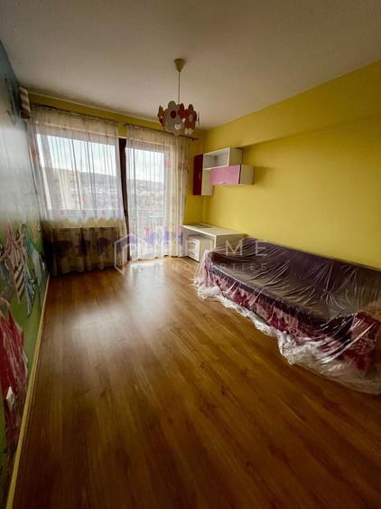 Apartament cu 4 camere decomandat în Semicentral