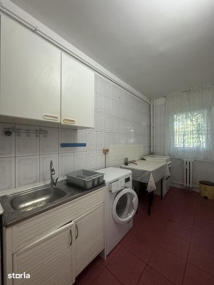 Garsonieră decomandată în Vest