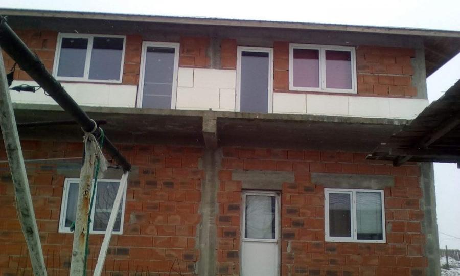 Casă individuală cu 5 camere cu Canalizare în Mârzănești