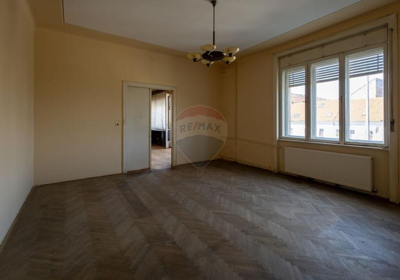 Apartament cu 4 camere semidecomandat în Iosefin