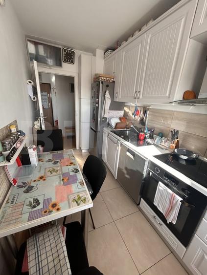 Apartament cu 3 camere decomandat, mobilat în Aradului