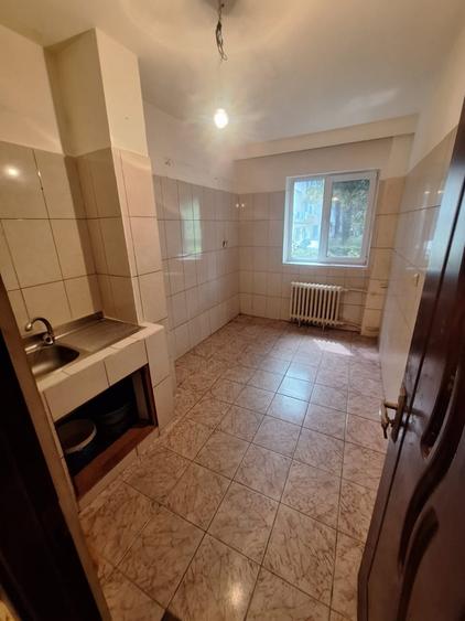 Apartament cu 3 camere decomandat în Inel II
