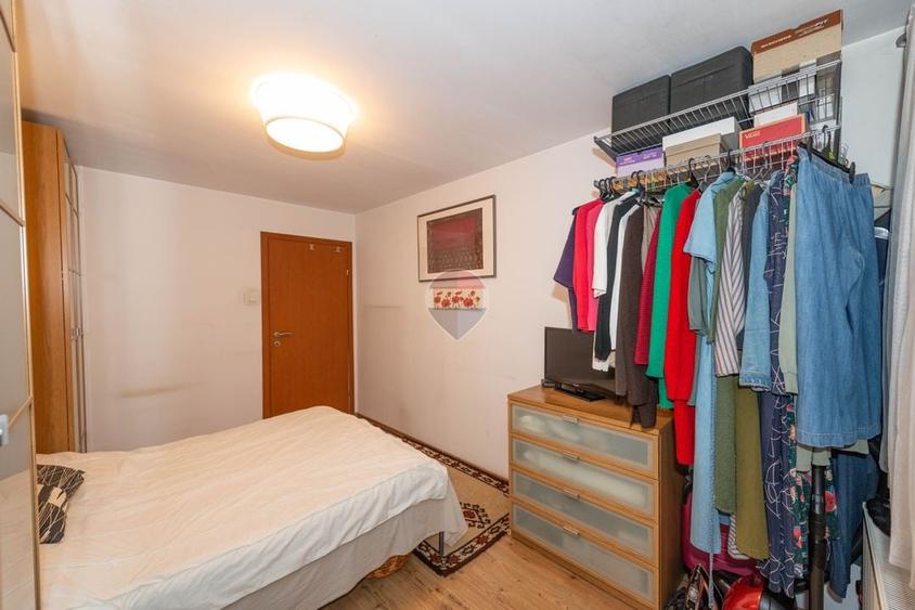 Apartament cu 3 camere semidecomandat, mobilat în Titan