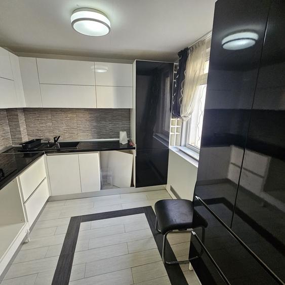 Apartament cu 3 camere decomandat în Mărăței
