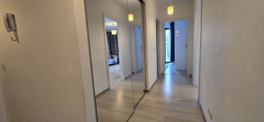 Apartament cu 3 camere decomandat, mobilat în Est