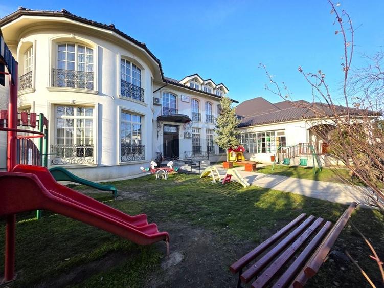 Casă individuală cu 10 camere cu Teren 900 Mp în 23 August