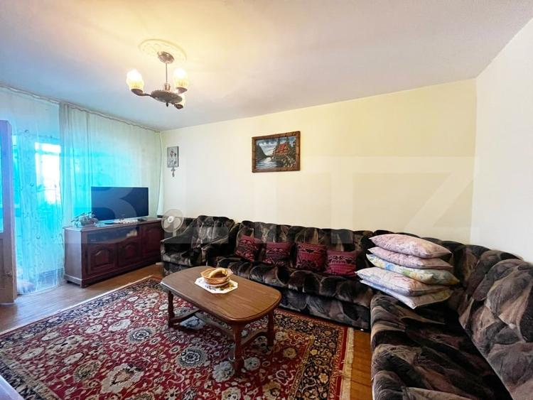 Apartament cu 5 camere decomandat, mobilat în Canta