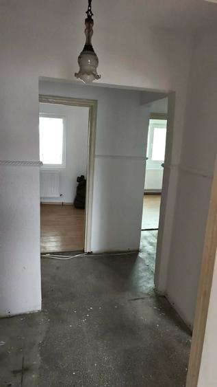 Vand apartament 3 camere decomandat - 2