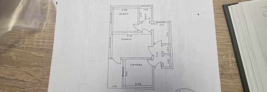 Apartament cu 3 camere decomandat în Podu Roș
