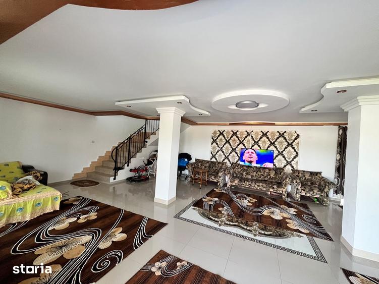Casă cu 5 camere cu Teren 1050 Mp în Central