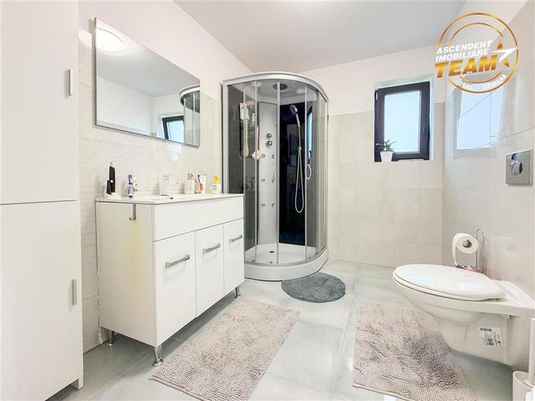 Casă individuală cu 4 camere cu Teren 800 Mp în Periferie