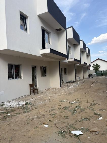 Casă cu 3 camere în Malu Mare