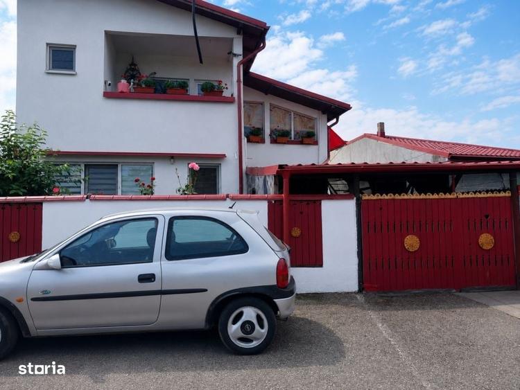 Casă cu 3 camere în Bughea de Sus