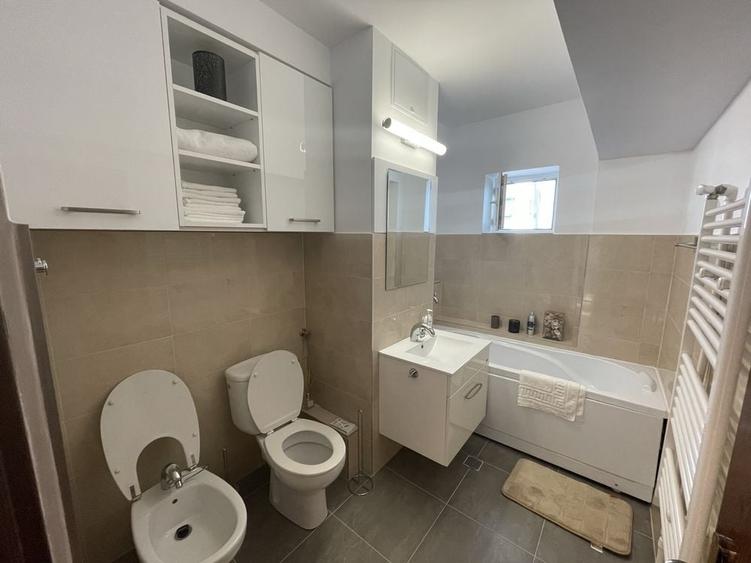 Apartament cu 3 camere decomandat în Faleză