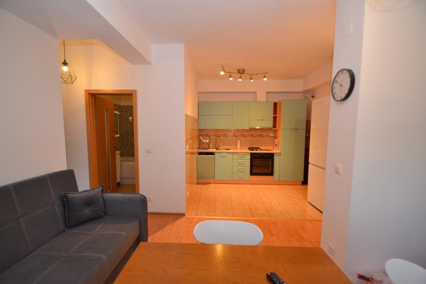 Apartament cu 3 camere decomandat în Torontalului