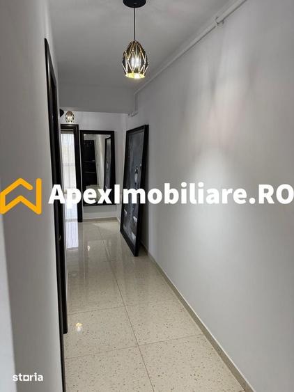 Apartament cu 4 camere decomandat în Titan
