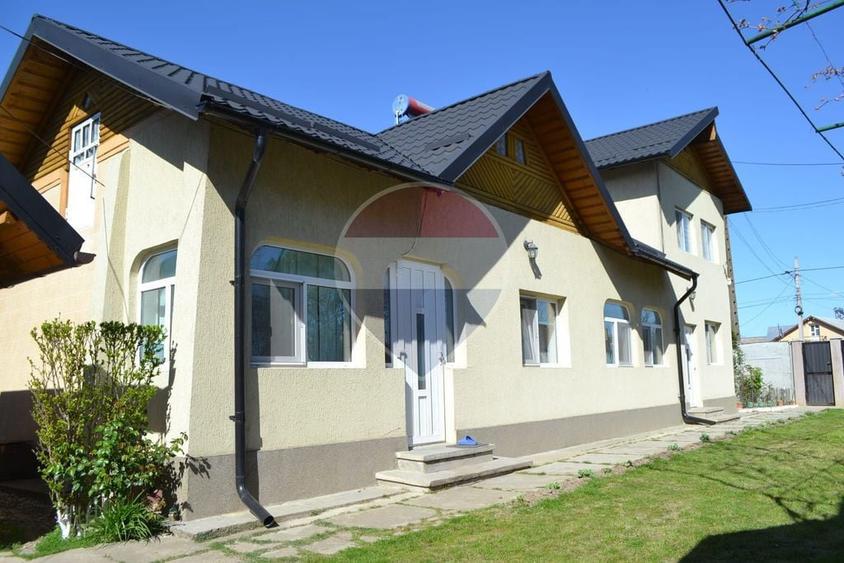 Casă cu 5 camere cu Teren 1842 Mp în Boboci