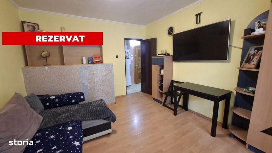 Apartament cu 2 camere semidecomandat în Radu Negru