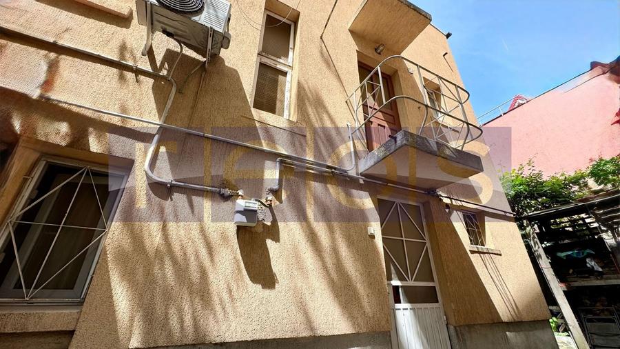 Casă individuală cu 5 camere cu Canalizare în Domenii