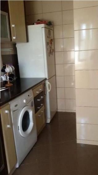 Apartament cu 3 camere decomandat, mobilat în Zimbru