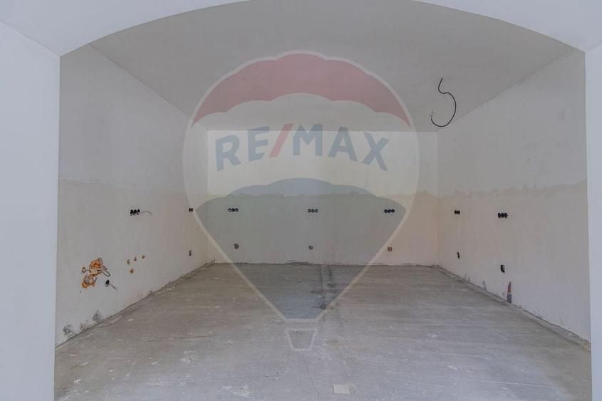 Casă individuală cu 4 camere cu Teren 2914 Mp în Bogata Olteană