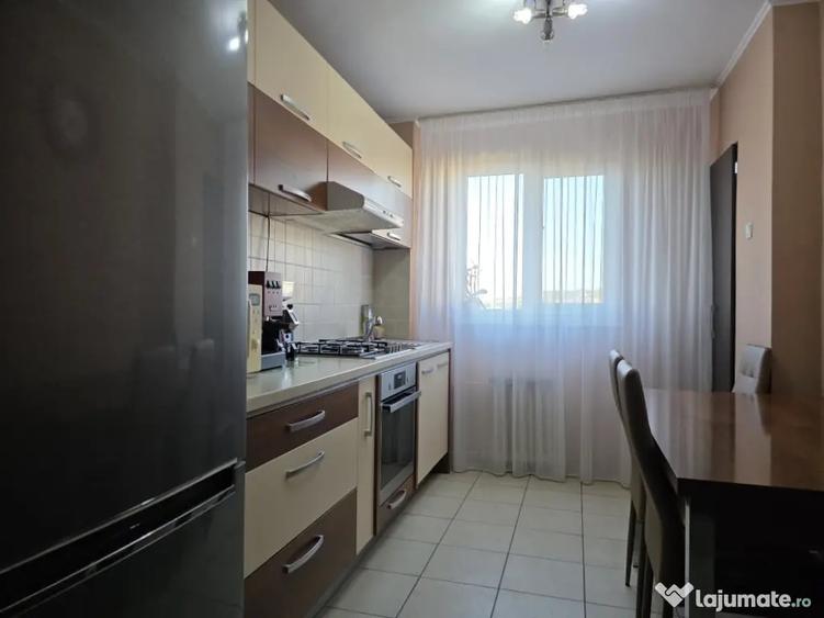 Apartament cu 3 camere decomandat în Rogerius