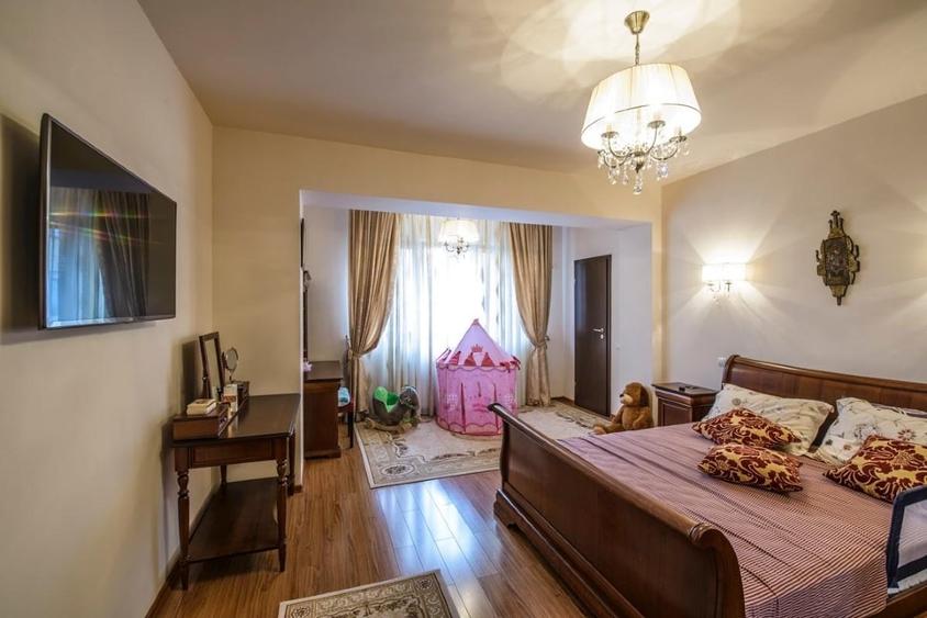 Apartament cu 3 camere decomandat, mobilat în Central