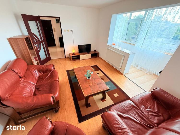 Apartament cu 3 camere decomandat în Podu Roș