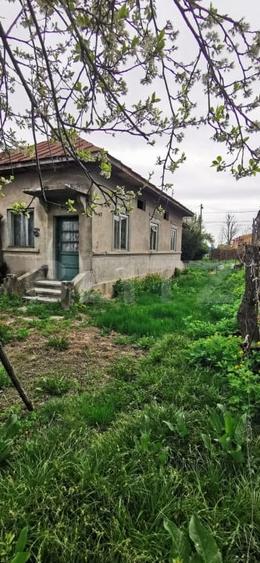 Casă individuală cu 3 camere cu Canalizare în Titu