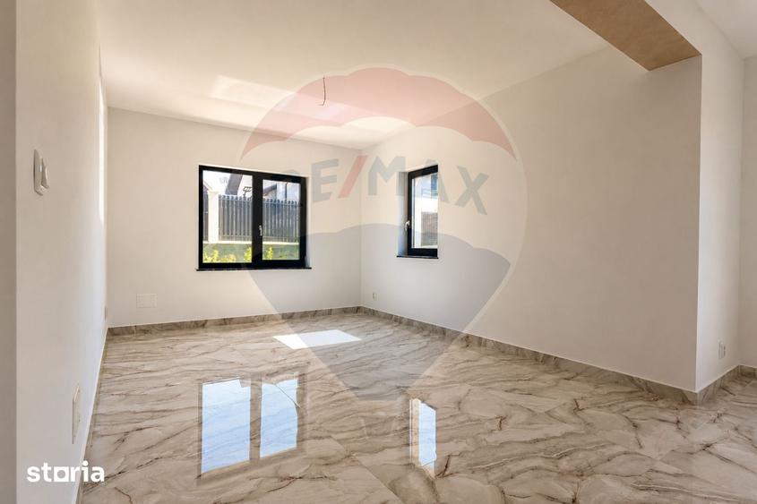 Casă cu 4 camere cu Teren 440 Mp în Miroslava
