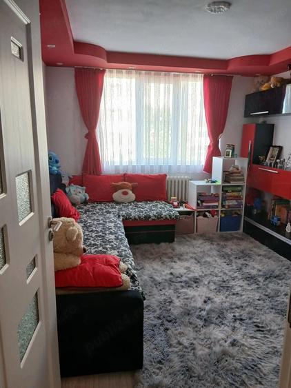 De vinzare apartament 3 camere - 2