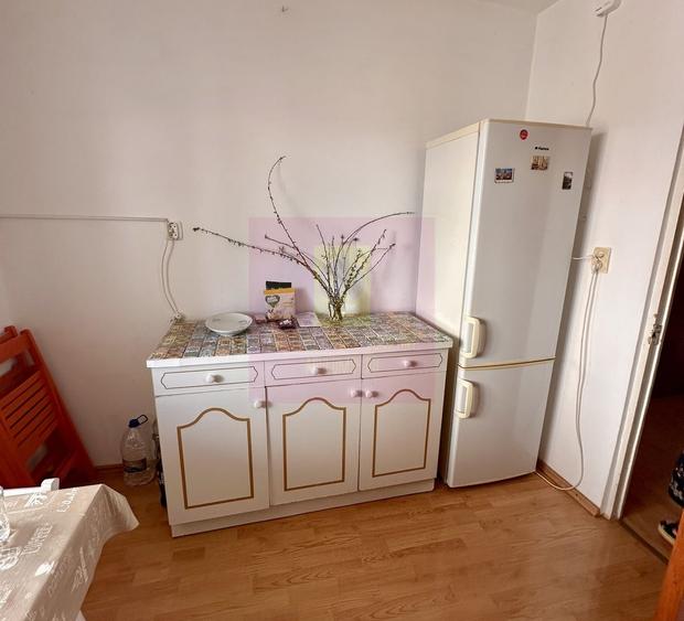 Apartament cu 3 camere decomandat în Rahova