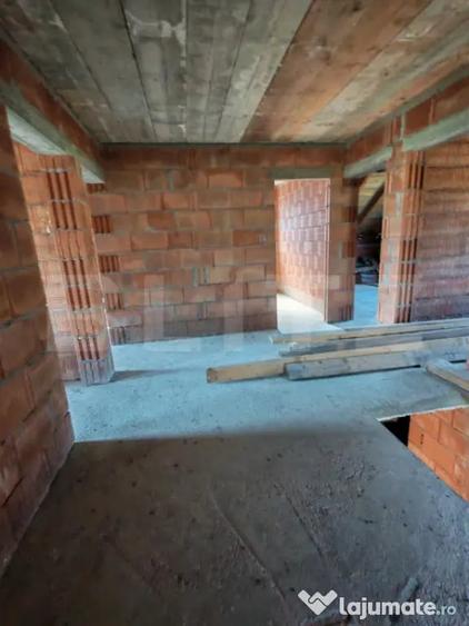 Casă cu 5 camere cu Teren 4000 Mp în Central