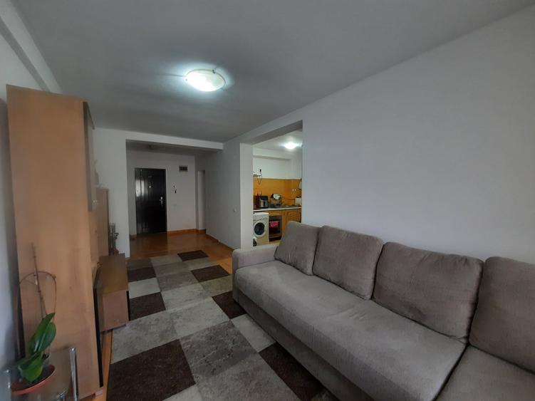 Apartament cu 2 camere decomandat, mobilat în Broscărie