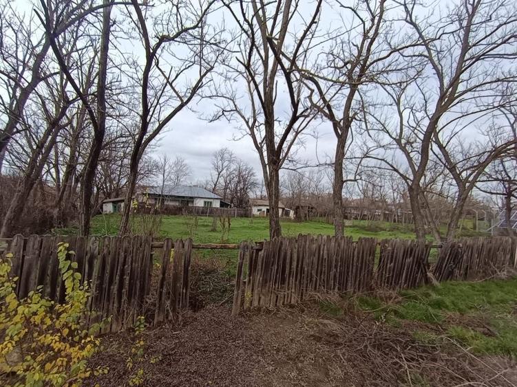 Teren de 1830 mp, în Gemenele