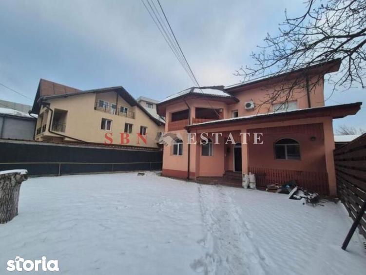 Casă cu 9 camere cu Teren 440 Mp în Mihai Bravu