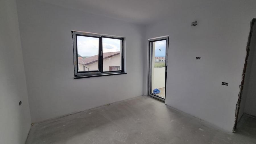 Casă individuală cu 4 camere cu Teren 300 Mp în Sud