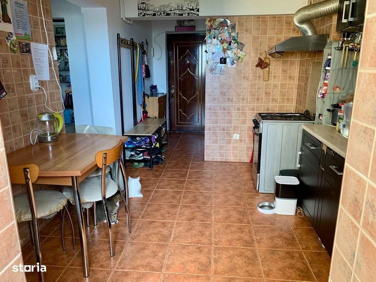 Apartament cu 3 camere decomandat în Central