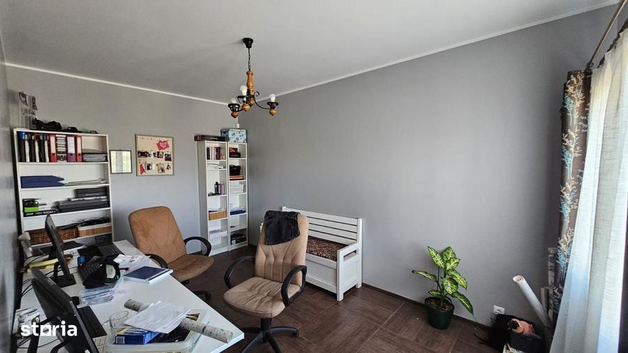 Casă cu 4 camere în Viișoara